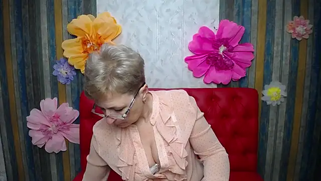 EmiliaGreeのライブXXXチャット