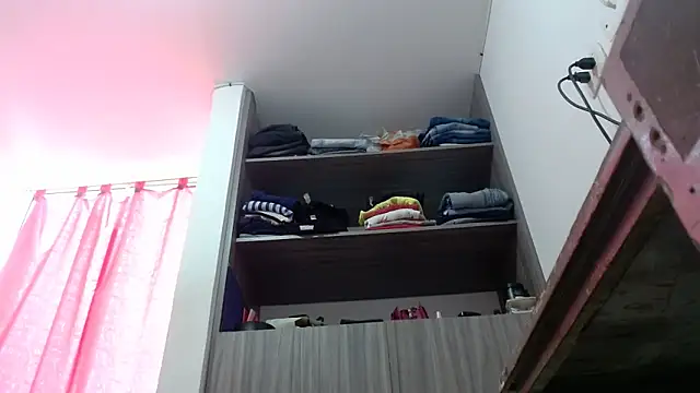 Chatroom XXX en direct de nicolle_milf1978