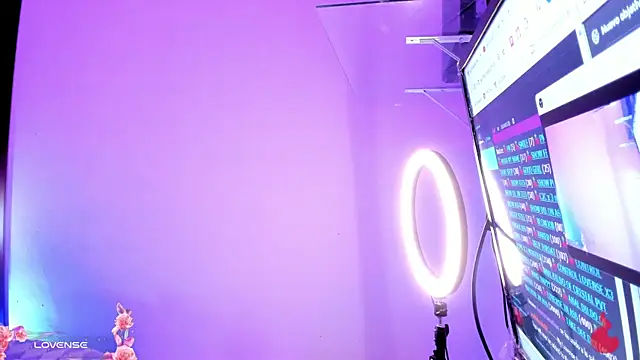 EmmiicuteのライブXXXチャット