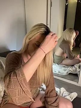 Chat XXX ao vivo de EllaCharm_