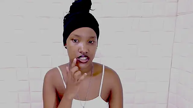 Chatroom XXX en direct de EroticSexyPrada