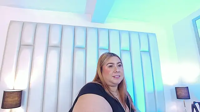 Show modela aandreaperez na web-kameri