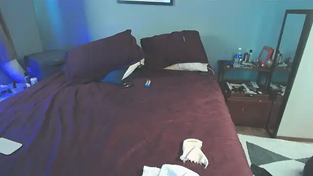 NWBuiltのライブXXXチャット