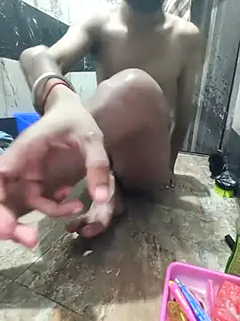 DeLhiBoy_143: διαδικτυακό σόου στην κάμερα