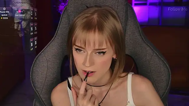 Živý XXX chat KiraMontoya