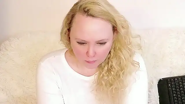 Sarah4you's Live XXX Chat