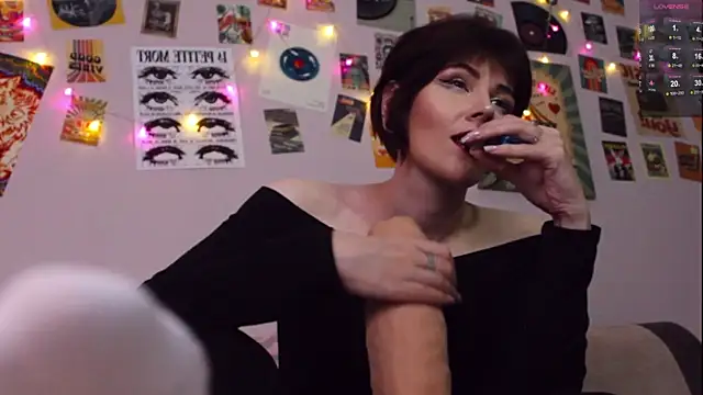 Luna_Blake Chat XXX in diretta