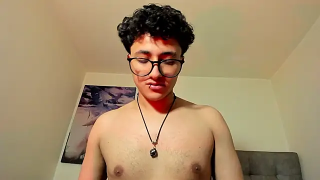 Adonibaskerville4: διαδικτυακό σόου στην κάμερα