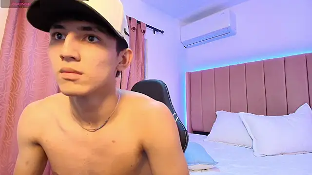 Show modela Valentino_Rey na web-kameri