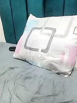 YOURFUCKEDUPMOM's Live Sex Cam Show