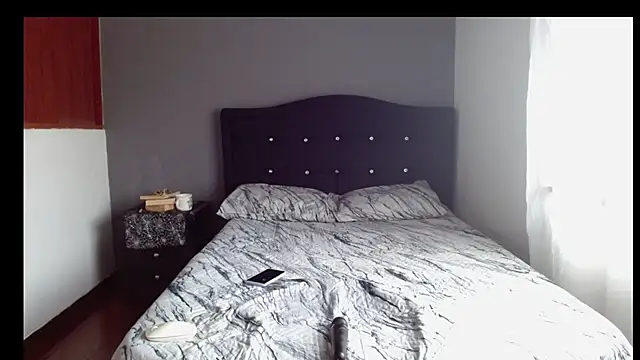 Emilia_1995 Chat XXX live