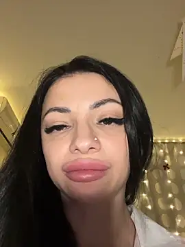 Layana_Ro Show Webcam