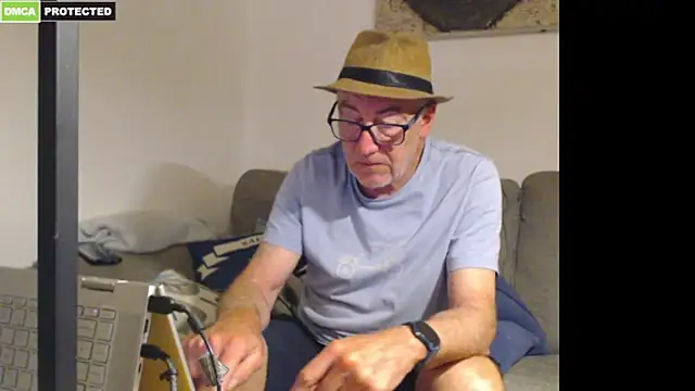 bluedae1 – Naživo XXX chat