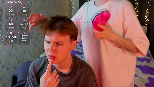 two_gerls_here 网络视讯表演