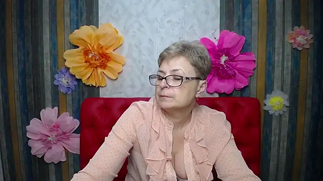 EmiliaGree live XXX chat