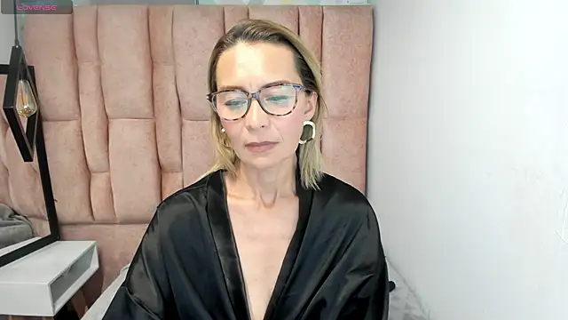 Issa_Milf__'s Live XXX Chat