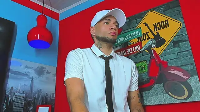 Daniel_huge22 élő XXX-chatje