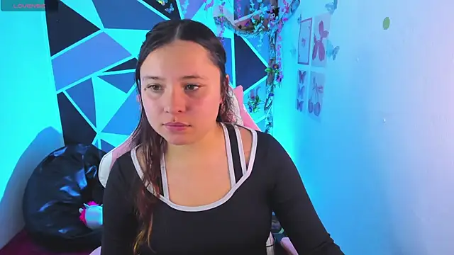 Czat XXX na żywo – little_emma0