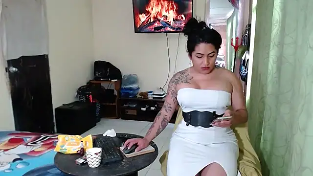 Sashaferrari2000: онлайн-секс-чат