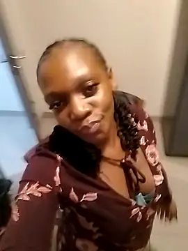 InnocentSlutXx's Live XXX Chat