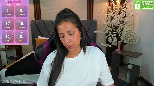 Atiena_ Adlı Modelin Canlı XXX Sohbeti