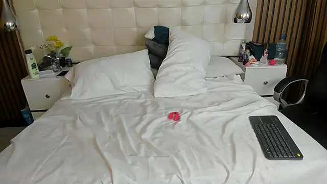 AbbyLoius Adlı Modelin Canlı XXX Sohbeti