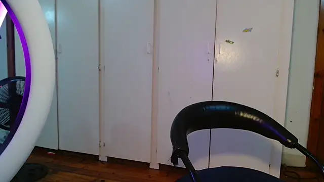 Moreish-06 Live XXX-Chat