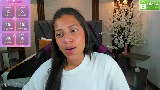 Atiena_'s Live Chat Room