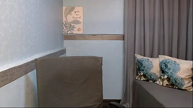 xMeganFucks69 Webcamshow