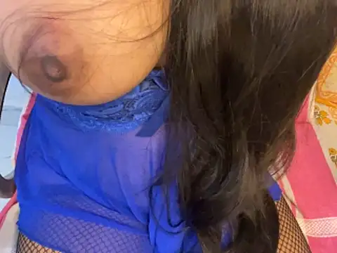 Suvi-5 élő XXX-chatje