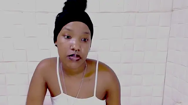 XXX chat uživo modela EroticSexyPrada