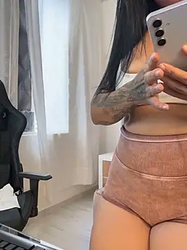 Natural_BIGASS_Nina élő XXX-chatje