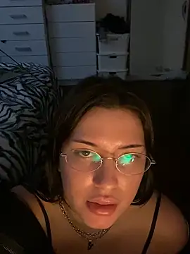 XXX chat uživo modela cherryxxox