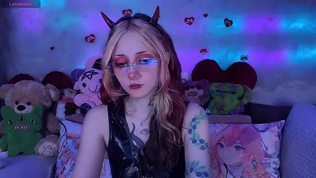 _Devill_Baby Adlı Modelin Canlı XXX Sohbeti