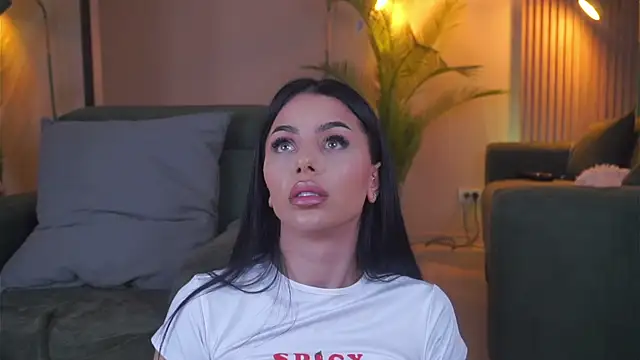 Ivy_Trix Adlı Modelin Canlı XXX Sohbeti