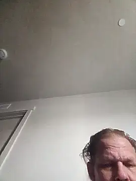 Pokazy przed kamerką – yourMasterisBored