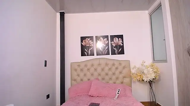 pinky_f00xn Live XXX chat