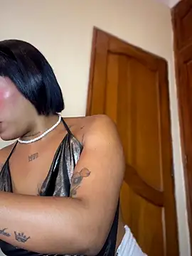 NovaFoxx live XXX chat