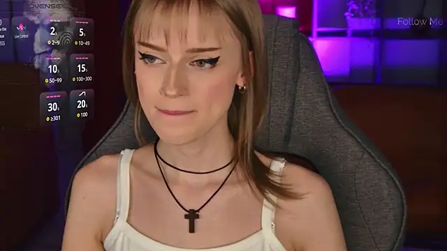 Chat XXX en directo de KiraMontoya