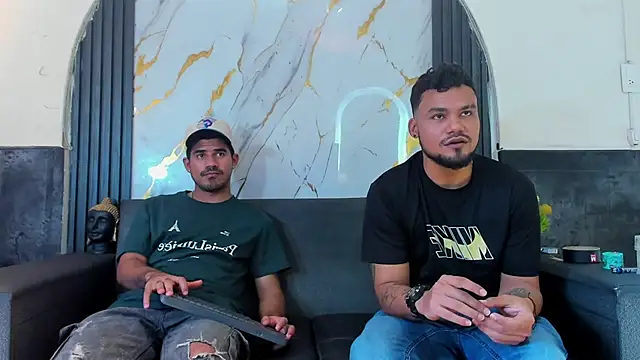 Latins_on_fire Pertunjukan Webcam