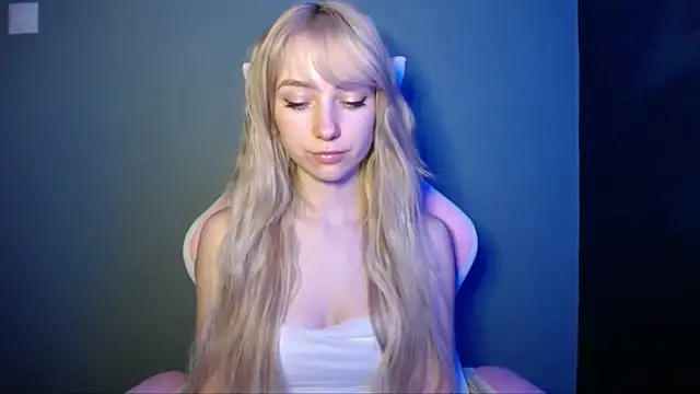 LuciaYoung's Live XXX Chat