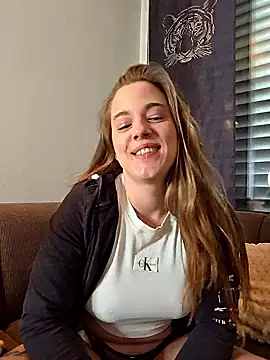 Luna_Lynn élő XXX-chatje