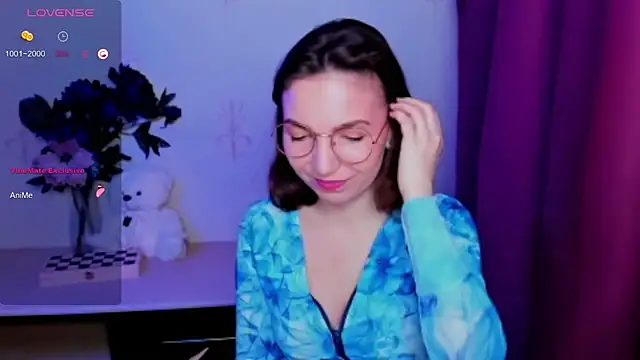 KindHazelHere_ Adlı Modelin Canlı XXX Sohbeti