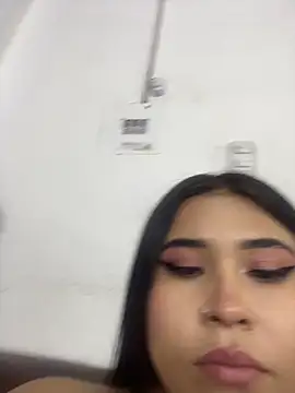 LunnaMoretti Chat XXX live