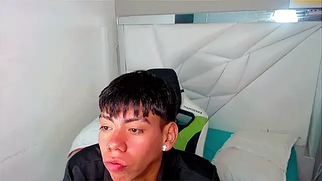 Онлайн чат XXX Liarr_