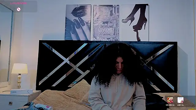 Chat XXX ao vivo de Zoe-yanin