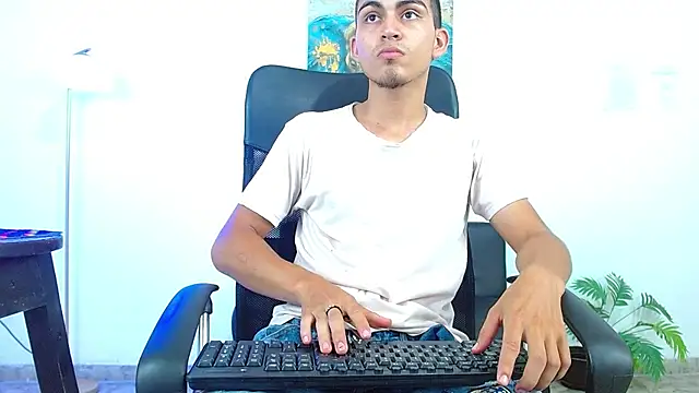 lucass_18's Live XXX Chat