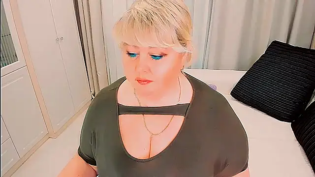 Chat +18 de BIGTITSBBW ao vivo