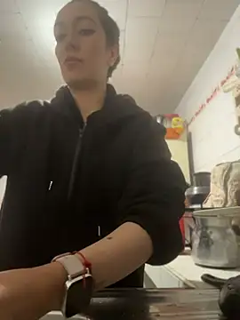 SALOME_KORLAND: διαδικτυακό σόου στην κάμερα