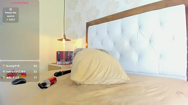 IRISCLARK1 Adlı Modelin Canlı XXX Sohbeti